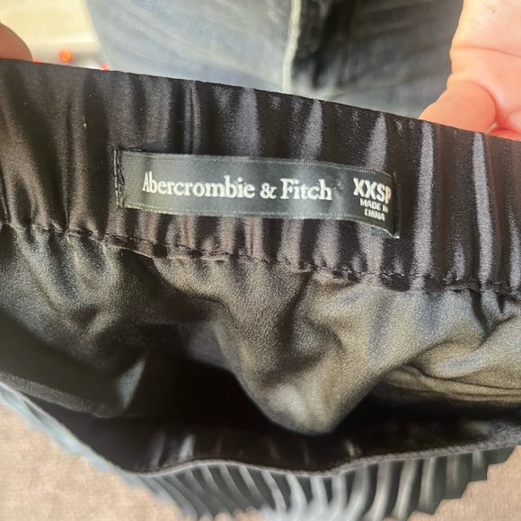 Abercrombie & Fitch Black Maxi Pleated Skirt - Picture 2 of 2